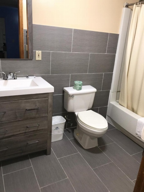 AmeriVu Inn and Suites Wolcott Waterbury image 10