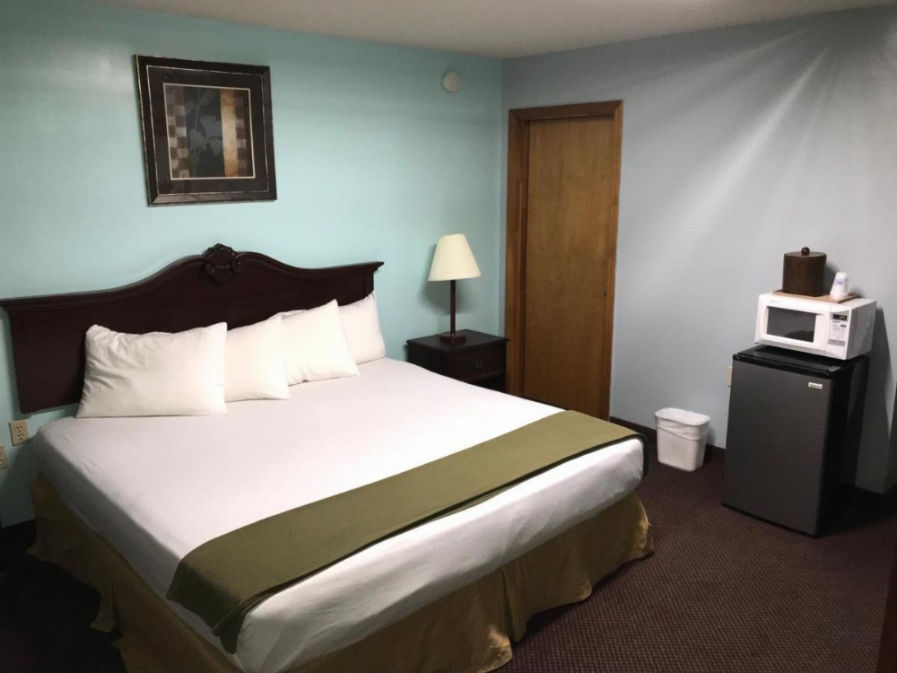 AmeriVu Inn and Suites Wolcott Waterbury Image 11