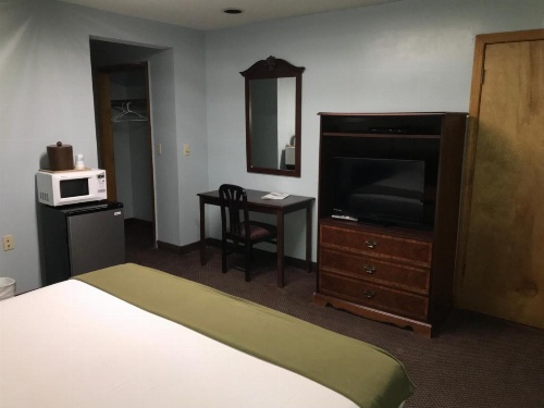 AmeriVu Inn and Suites Wolcott Waterbury image 20